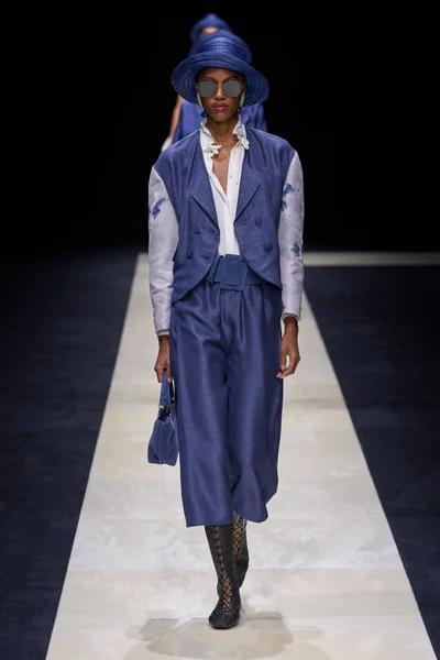 Look 19